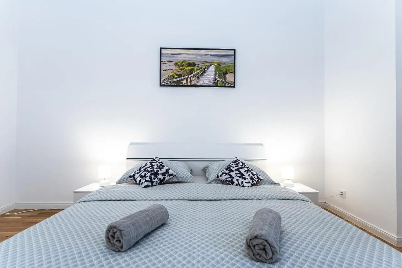 Cozy Apartment In The Heart Of Praga 0*,